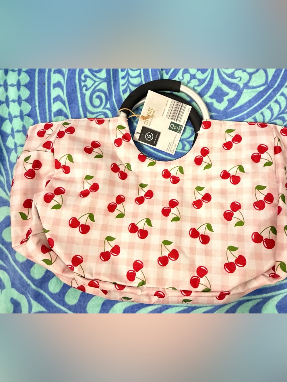 Live in style city tote cherries Aldi